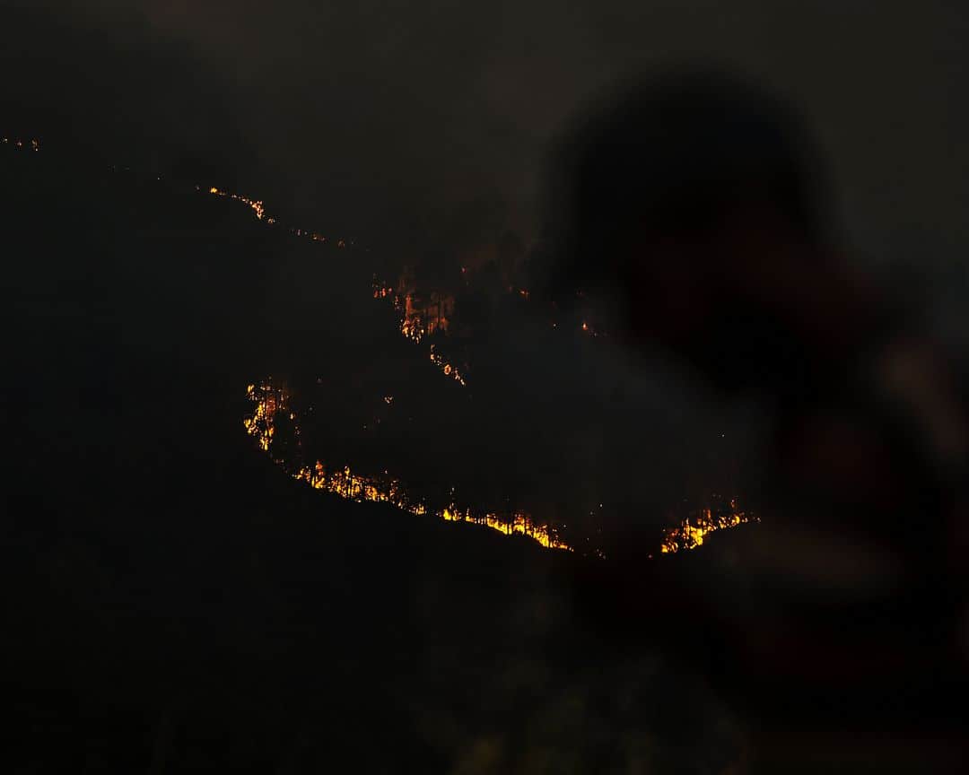 AFP通信さんのインスタグラム写真 - (AFP通信Instagram)「AFP Photo 📷 @patmmoreira - A wildfire burns near Isna village, Castelo Branco, on July 26, 2020.」7月28日 2時11分 - afpphoto