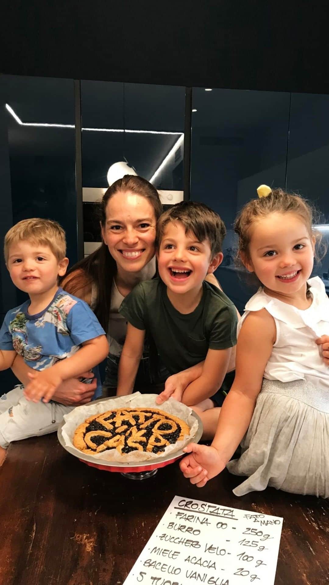 のインスタグラム：「The recipe of a homemade treat with Elisabetta’s family.    Continue to support fundraising for @fondazionehumanitasricerca at the link in bio.  #DGFattoInCasa is an extension of Amore For Scientific Research project with @humanitas.university and is presented in partnership with For Funding by @intesasanpaolo Bank.⠀    #DolceGabbana」
