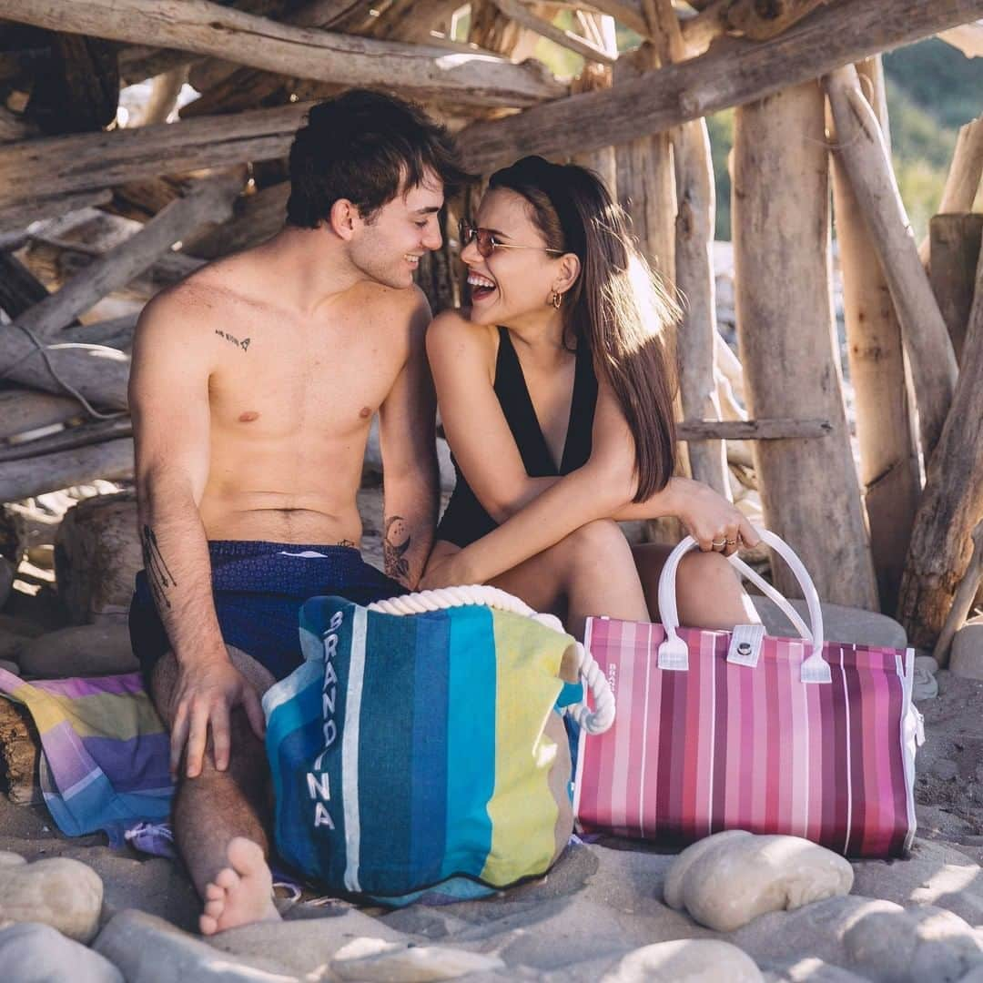 ブランディーナさんのインスタグラム写真 - (ブランディーナInstagram)「Una giornata in compagnia nella spiaggia di Fiorenzuola di Focara, piccolo borgo in provincia di Pesaro al confine tra Marche ed Emilia Romagna. Ci siete mai stati?  Ph @raoul_grandolfo   #brandinatheoriginal #summer2020 #summervibes #pareos #fashinitaly #marchetourism #fiorenzuoladifocara」7月28日 3時00分 - brandinatheoriginal