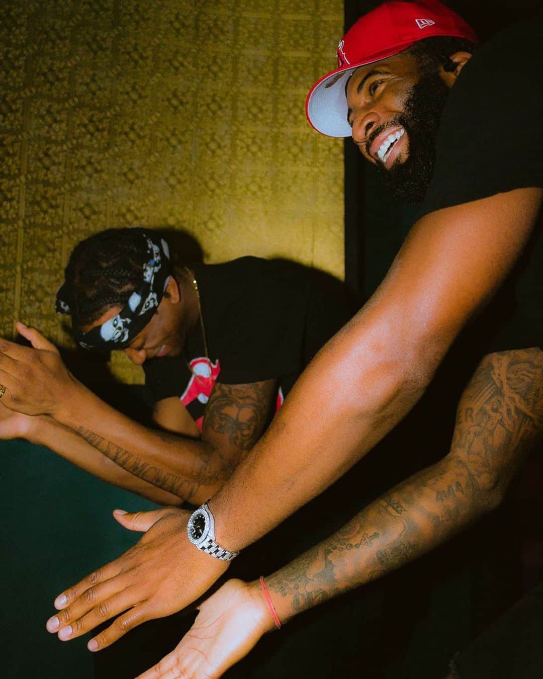アンドレ・ドラモンドのインスタグラム：「“Shawty said that she gon’ leave, told her I’ll be straight!” 🤣🤣🦋🤍 #FYI2 dropping on 8/10! Preorder on 8/1! @drummxndofficial 📸: @hisnameiscourtney」