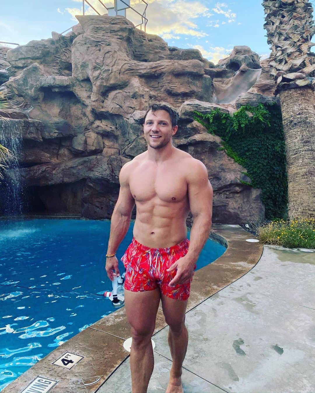 スティーブ・クックのインスタグラム：「BIG vibes. What’s your training scheduled look like this week?」