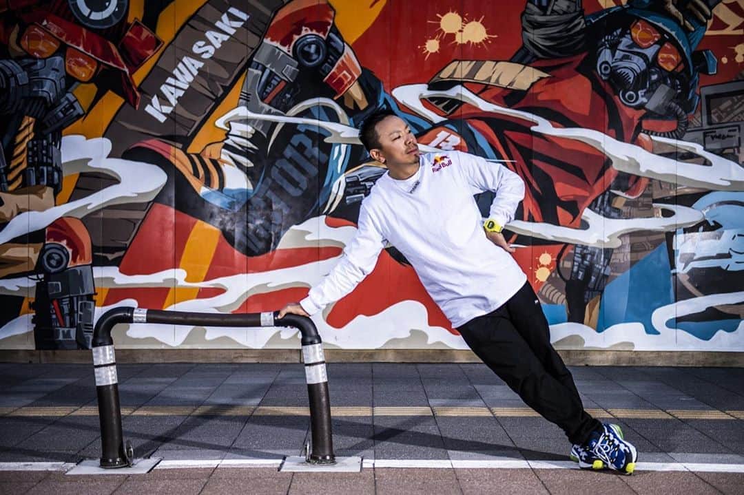 野中泰輔のインスタグラム：「@dragon76art x @bboy_taisuke 🔥🔥 at Kawasaki city!!!  📸 @jason_halayko  #bboytaisuke #g_shock #dragon76」