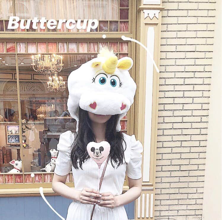 牧内莉亜のインスタグラム：「♡ 課題&テストで投稿が遅くなっちゃった、、、 . バターカップで久しぶりの夢の国🦄 ディズニー投稿start✌️ #ディズニー  #disneyland  #東京ディズニーランド  #ディズニーランド #ディズニーコーデ #ファンキャップ  #バターカップ #バターカップコーデ」