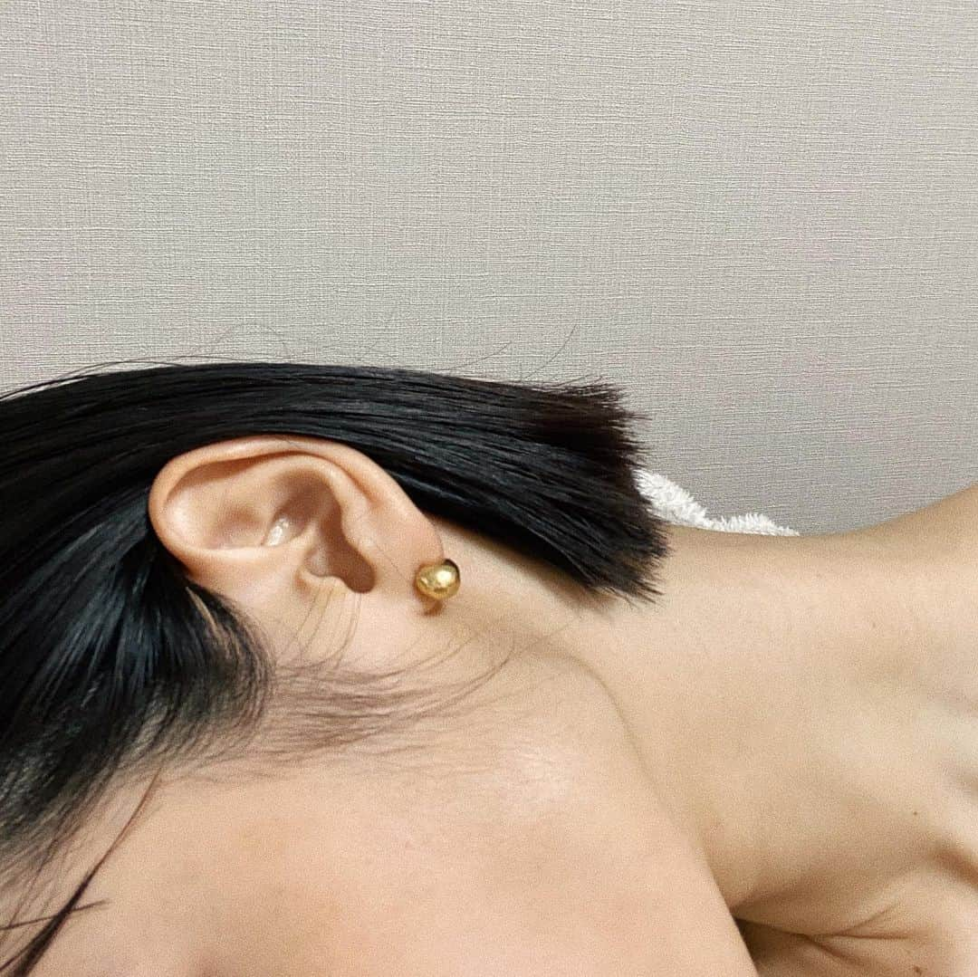 菜香さんのインスタグラム写真 - (菜香Instagram)「最近のお気に入りピアス👽👽👽 小さいお豆ちゃん🦔」7月27日 18時35分 - saika518