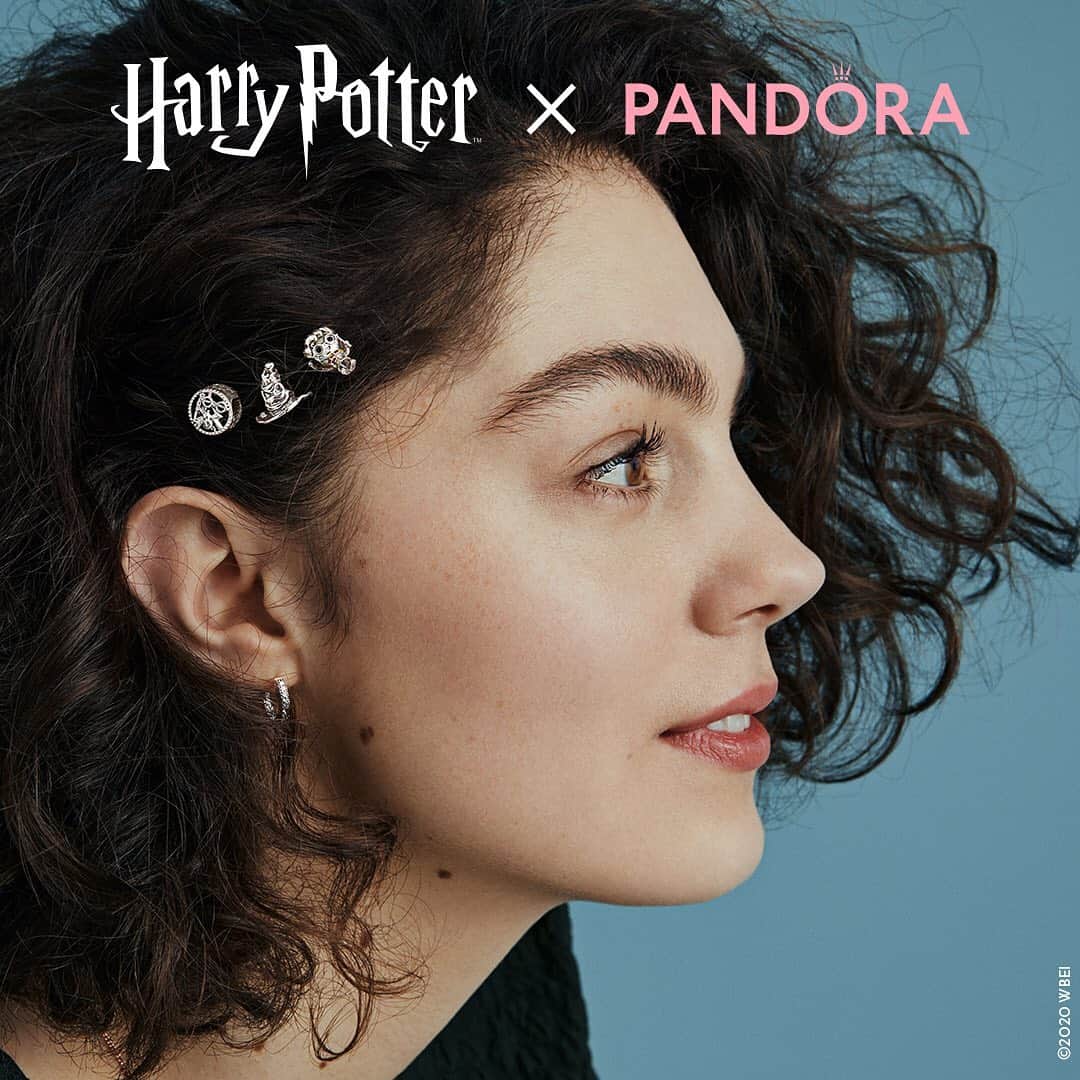 PANDORAさんのインスタグラム写真 - (PANDORAInstagram)「Reminder: wear the new Harry Potter x Pandora charms however feels right for you! 💅🏻#HarryPotterxPandora #Pandora #PandoraCharms」7月27日 18時42分 - theofficialpandora