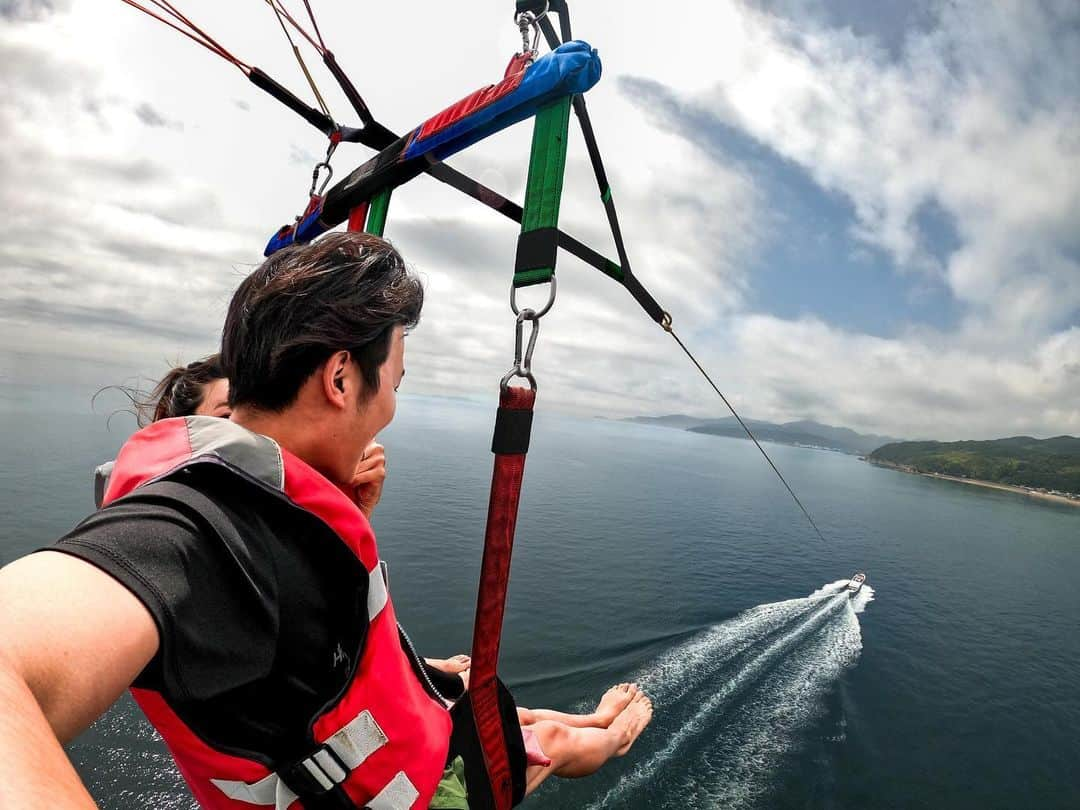 GoProさんのインスタグラム写真 - (GoProInstagram)「上空50メートルから #淡路島 を一望 ⛅️ 📷 @ouma.gopro8 + #GoProHERO8 Black  #GoPro #GoProJP #GoProのある生活 #マリンスポーツ #シームーンリゾート #パラセーリング #シーアイガ海月」7月27日 18時44分 - goprojp