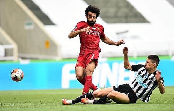 のインスタグラム：「End of a strange season, Hopefully the fans are back next one.  I’m very happy to defend these colors ⚫️⚪️ We will fight to make the next season better. Thanks ⚽️  Finalizó una temporada diferente, espero que los hinchas puedan volver a las canchas.  Muy feliz de defender estos colores y pelearemos para que la próxima temporada sea mejor 👊」