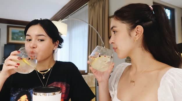ジュリア バレットのインスタグラム：「JULY VLOG. Now up! Link in bio 🎂」