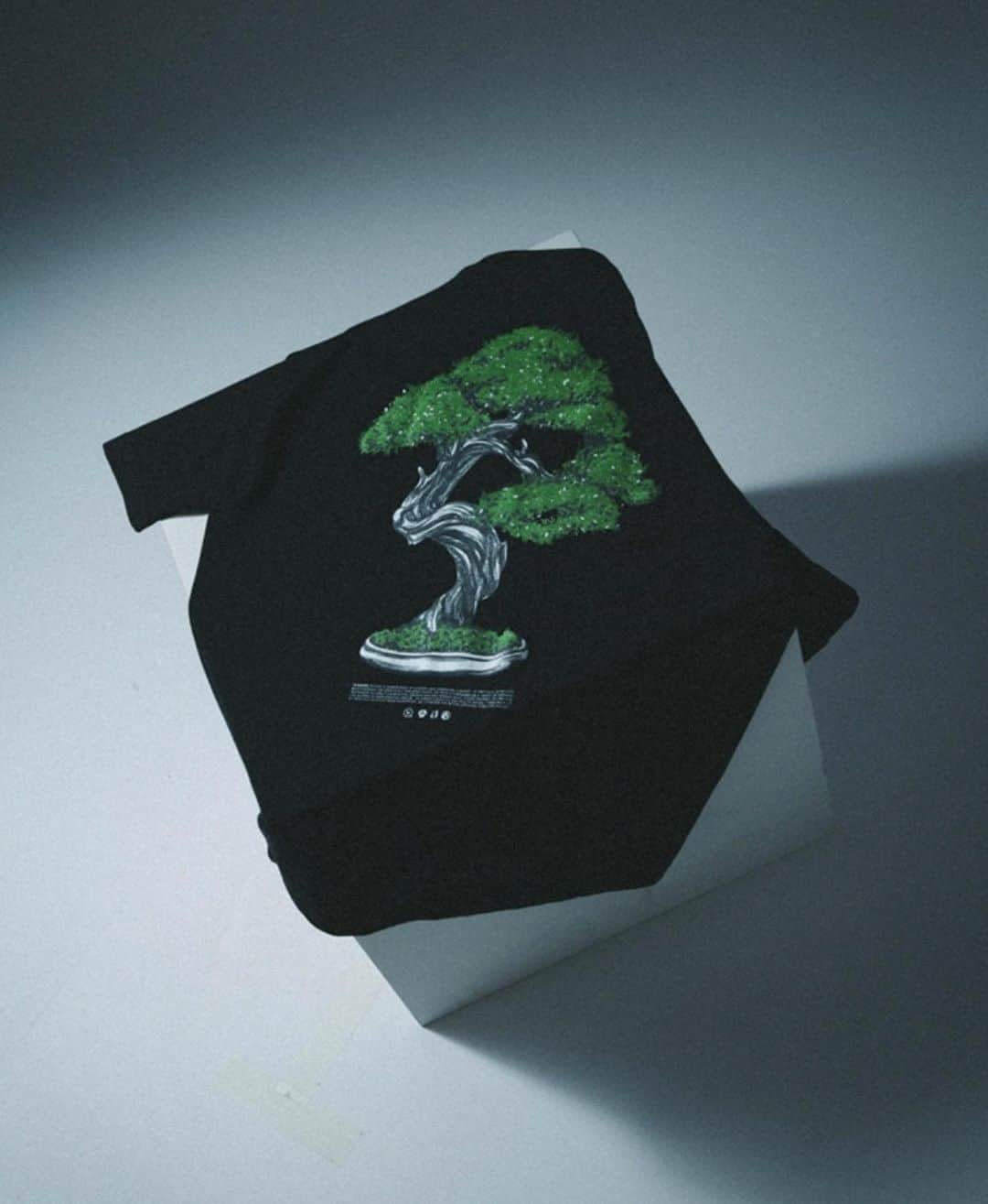 ヴァンキッシュのインスタグラム：「“Restock” ㅤㅤㅤㅤㅤㅤㅤㅤㅤㅤㅤㅤㅤ ■ BONSAI wabi-sabi クルーネックTシャツ[VWC032] ㅤㅤㅤㅤㅤㅤㅤㅤㅤㅤㅤㅤㅤㅤㅤ Color：White/Black Size:M/L/XL Price:￥ 5,000＋tax ㅤㅤㅤㅤㅤㅤㅤㅤㅤㅤㅤㅤㅤ Shop link bio！ ——————————————— ‪#VANQUISH #vanquishjp」