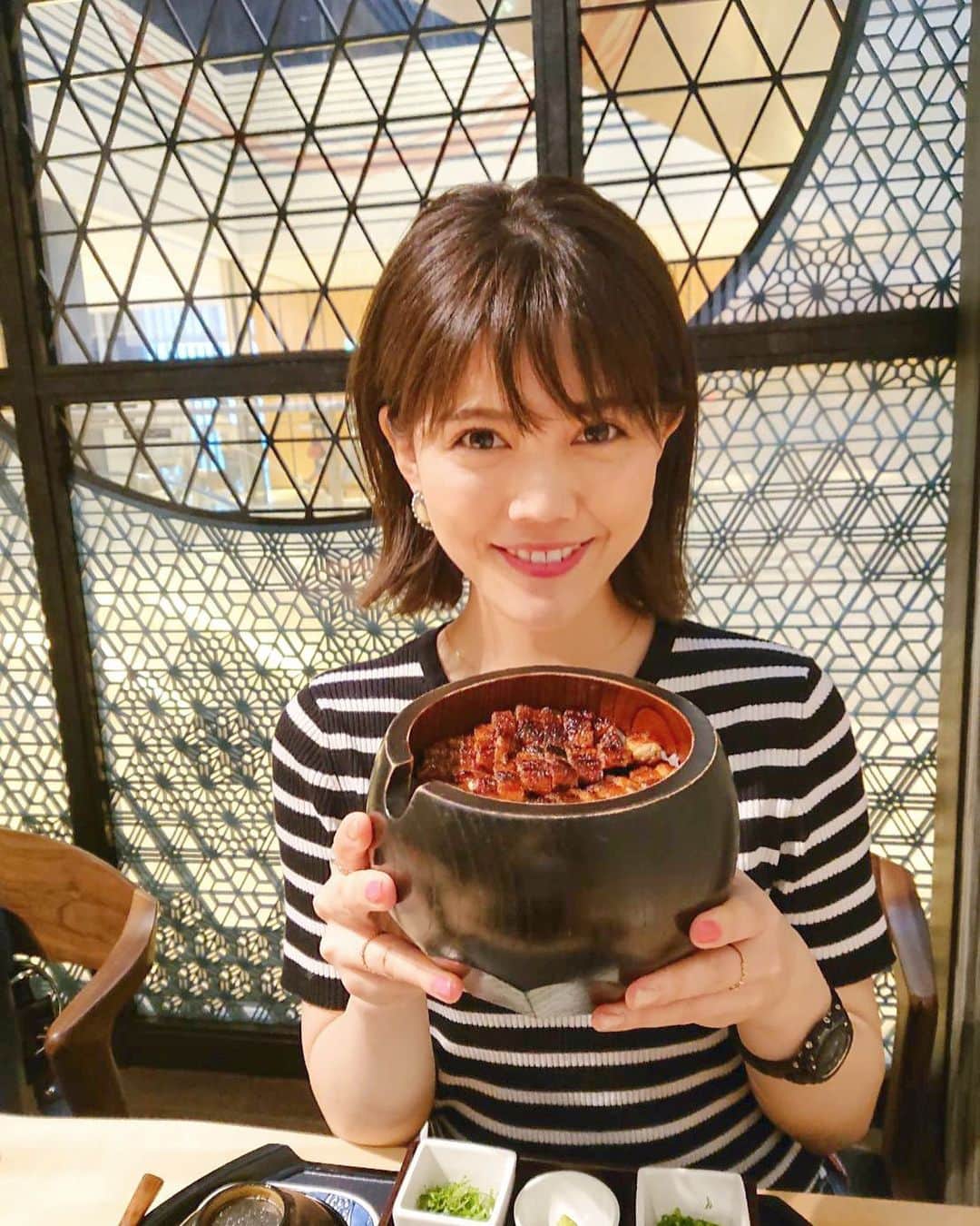 上坂由莉のインスタグラム：「﻿ ﻿ 誕生日ディナー🥰﻿ ひつまぶし食べたくなって﻿ わざわざ六本木に移動して来てしまいました😋🥢﻿ ﻿ ﻿ 香ばしくて美味しい🥺💓﻿ ご馳走様でした😊🍵﻿ ﻿ ﻿ #ひつまぶし #六本木 #うなぎ #まるや #誕生日﻿」