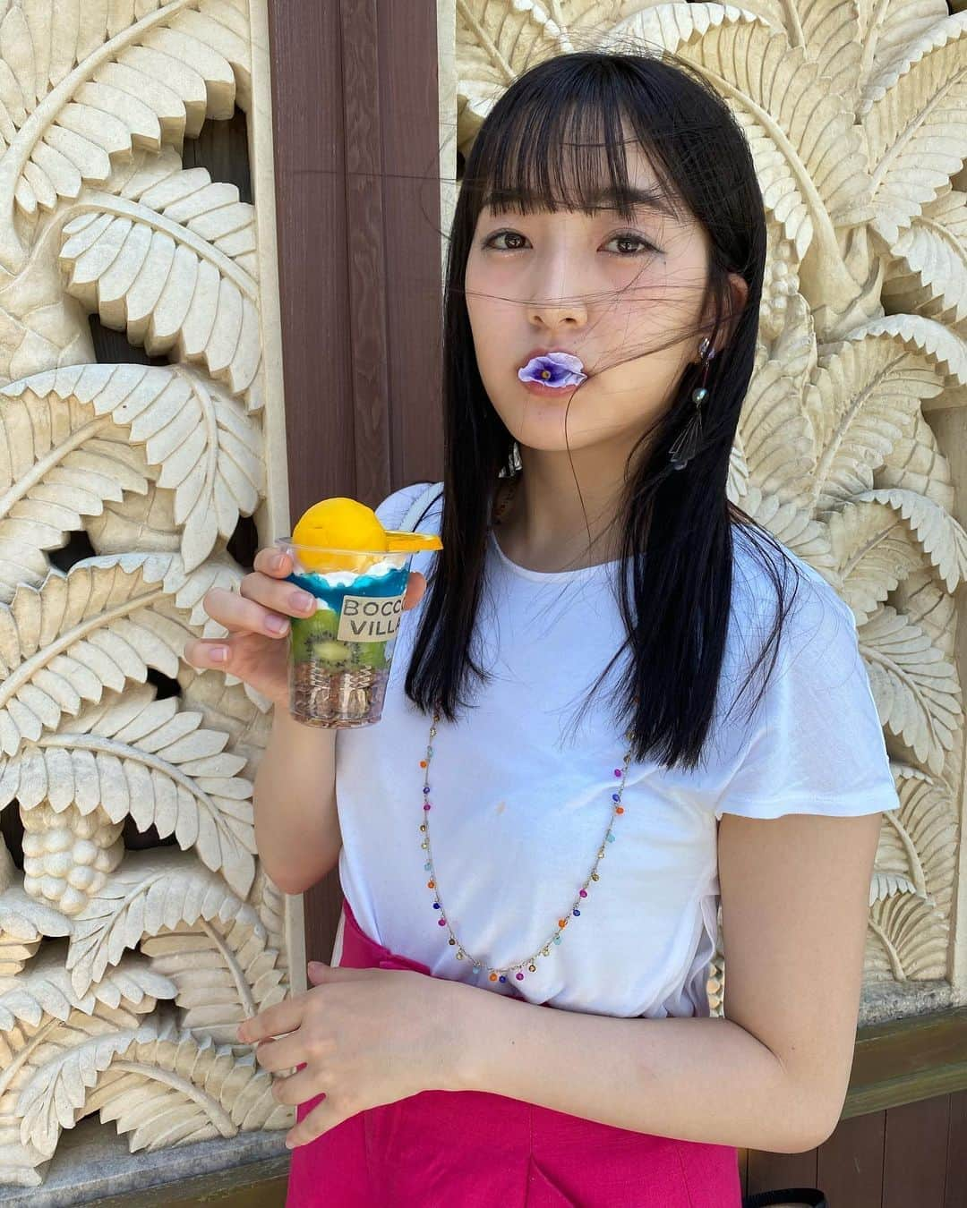 田島芽瑠さんのインスタグラム写真 - (田島芽瑠Instagram)「カラフルなパフェがめちゃくちゃ映え🌈✨﻿ ﻿ この前オススメした福間海岸のカフェボッコヴィラの、光の道福間ビーチパフェです！﻿ Instagramで有名で、食べてみたかったんだ〜！﻿ テイクアウトしたけど一瞬で溶けた😂﻿ ﻿ とても美味しかったです🍹💚﻿ ﻿ #ボッコヴィラ #福間海岸 #福間海岸カフェ #福間 #福間カフェ #福津 #福津カフェ #福津エール飯 #福津ランチ #福津海岸 #光の道  #光の道パフェ #boccovilla #光の道福間ビーチパフェ #福岡 #福岡グルメ #福岡カフェ #福岡ランチ #海岸 #海沿い #海沿いカフェ #海辺のカフェ #海辺 #海辺カフェ #夏コーデ #海 #夏 #テイクアウト #映え #福岡テイクアウト」7月27日 19時31分 - meru_chan_official