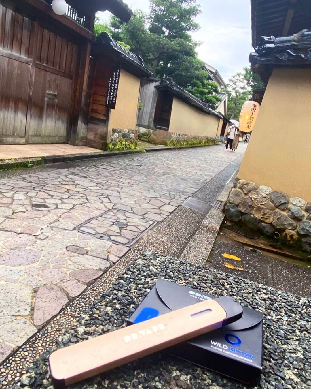 DR.VAPEさんのインスタグラム写真 - (DR.VAPEInstagram)「こちらは古都・金沢✨  情緒溢れる小道をModel2と街歩き👘  #DRVAPE#VAPE#Model2#instagood#ドクターベイプ#ベイプ#健康#禁煙#禁煙グッズ#タバコ#禁煙したい#電子タバコ#アロマスティック#古都#金沢#街歩き#歴史#歴史好きな人と繋がりたい #歴史好き #都#金沢旅行 #金沢市 #金沢観光 #金沢カフェ巡り #旅行#旅行好き女子 #旅行好き #旅行大好き #旅行いきたい」7月27日 19時42分 - dr.vape_official