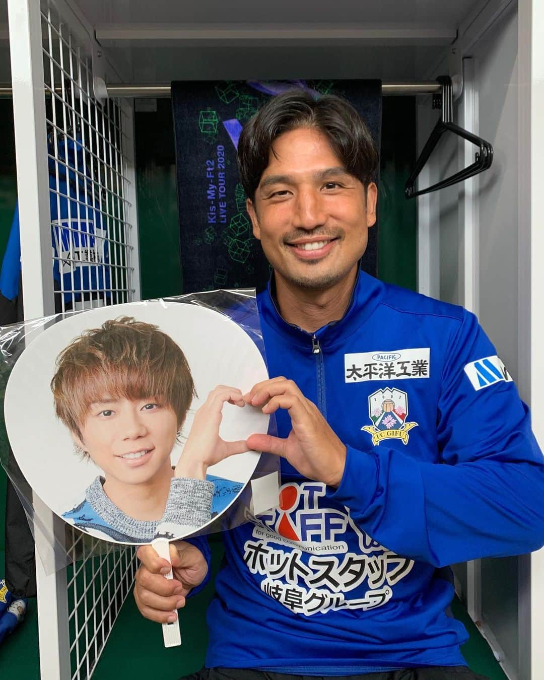 竹田忠嗣のインスタグラム：「今日7月27日は誕生日でした🎁 試合後にスタジアムの皆で歌ってくれたHappy Birthday 最高でした！  #今日からちょっとだけ北山さんと同じ年の横尾さん世代」