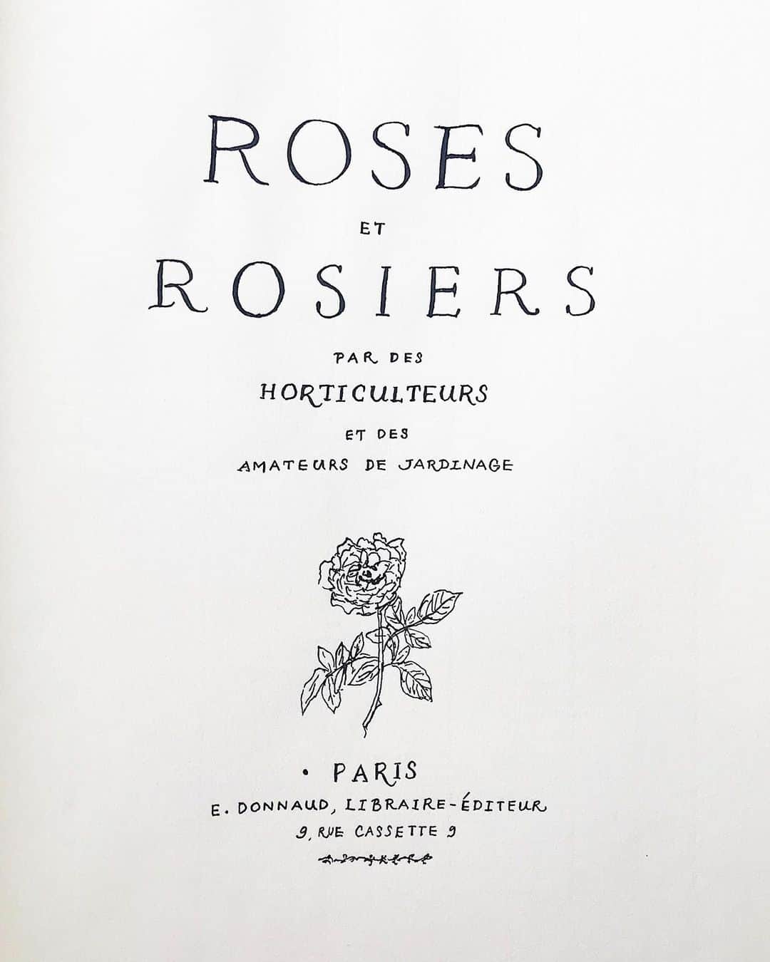 Veronica Halimさんのインスタグラム写真 - (Veronica HalimInstagram)「Rewriting the title page from this rare book about roses published in 1874. — #truffypi #handwriting #lettering #antiquebooks #rarebookcovers #antiquebookcover #roses #design #calligraphy #botanicalillustration #botanicalbook #typography」7月27日 19時50分 - truffypi