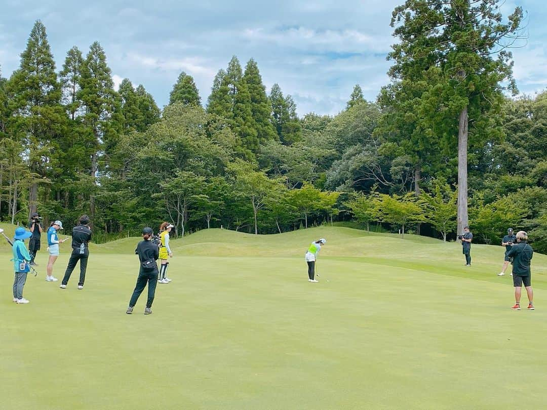 坂之下侑子さんのインスタグラム写真 - (坂之下侑子Instagram)「今日、女子プロペアマッチの収録でした🏌️‍♀️⛳️  熱い戦いになってます😆❣️  私は原田桂プロとペアを組ませていただきました🤗💗  かつらちゃん今日は1日ありがとうー🥰  また詳しい詳細は後日アップします✨  ぜひご覧ください💕 #BS朝日 #ティーバー #女子プロペアマッチ #新番組 #ゴルフ番組 #女子プロゴルファー  #プロゴルファー #⛳️ #💗💗💗」7月27日 19時44分 - yukiko_s0403