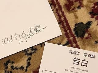 土井コマキのインスタグラム：「ラジオでも紹介しましたが！ ハマってしまった、HOTEL SHEから生配信される、イマーシブシアター「泊まれる演劇 in your room」 思ってた以上に立体的で。zoomとそれを利用する人の心理などなどなどなど、熟知しているなぁ。参りました。リアルな泊まれる演劇が稼働しても、これも続けて欲しいなぁ。 #泊まれる演劇  #オンライン演劇  #イマーシブシアター #ドイ劇場」