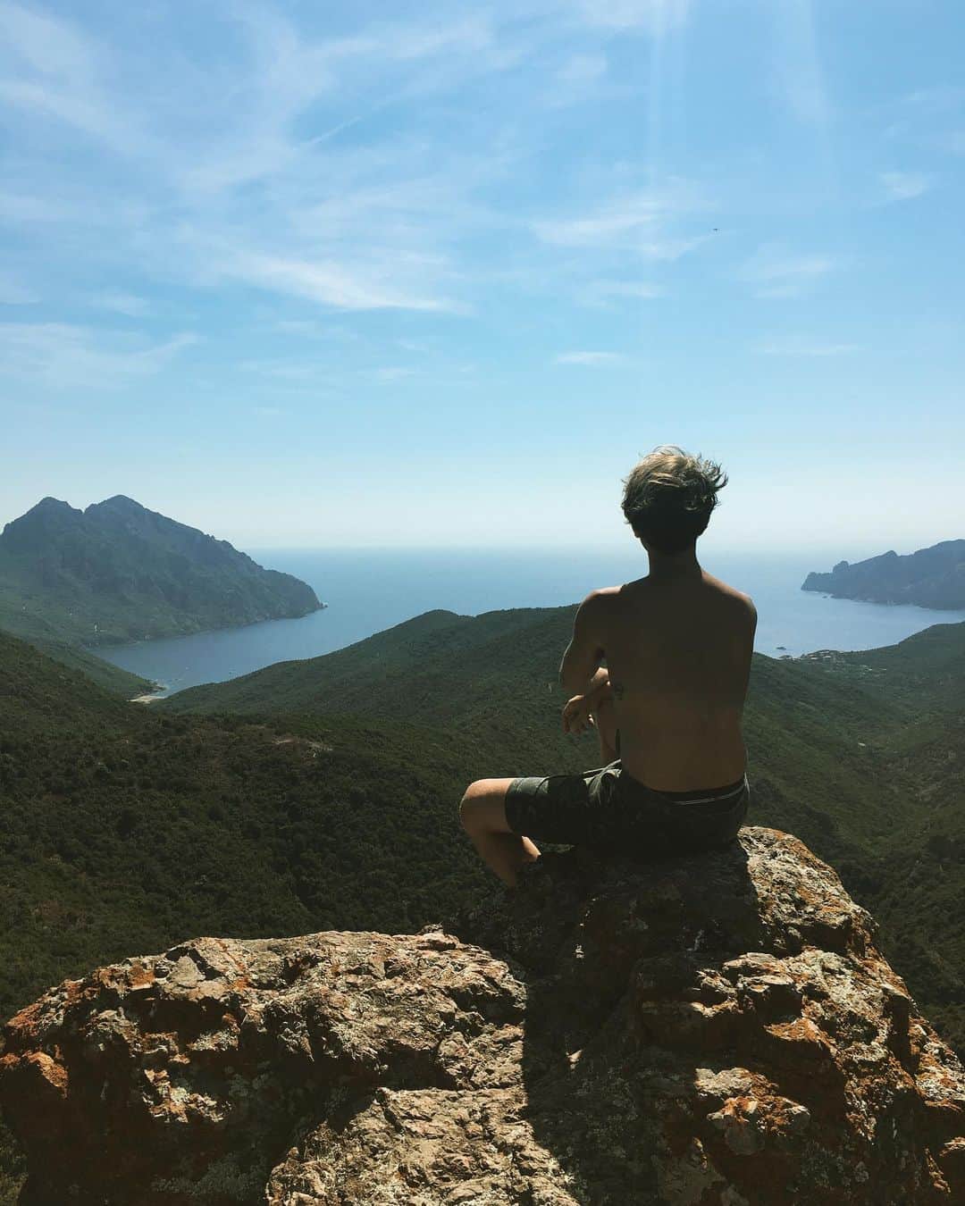 ステファノ・カルーゾのインスタグラム：「“Voilà pourquoi nous disons, retenir par cœur ; car ce qui touche le cœur se grave dans la mémoire.” Voltaire Merci la Corse, Île de beauté.  . . . . . . . #corsica #hautecorse #corse #corsicalovers #corsicabestspot #corsicaisland #beachtime #beachlife #summer2020 #summerlovers #summervibes #summermood #bestlife #home #happydays #happylife #ciaobelli」