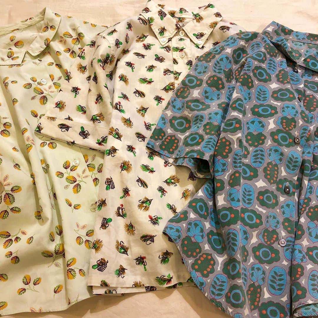 NUTTY Vintage&Collectibleのインスタグラム：「💐RECOMMEND VINTAGE💐  ☑︎vtg print shortsleeve cotton blouse  可愛らしいプリントブラウス入荷しております＊ 夏にぴったりの、肌馴染みの良いヴィンテージコットンブラウスは着心地が良いのはもちろん シルエットやテキスタイルが楽しいのも最大の魅力です！  NUTTYでは店頭にたっぷりお出ししておりますので 是非ご覧にいらしてくださいね👀❤️  ＊ONLINE STOREにてお買い求めいただけます＊ 📮ONLINE STORE送料無料📮  🛒〜〜〜〜〜〜〜〜〜〜〜 SUMMER SALE LINE UP 〜〜〜〜〜〜〜〜〜〜〜〜🛒 🎟30%~50% OFF TICKET SALE 💎VINTAGE JEWELRY : EVERYTHING 10%OFF 🛀EVERYTHING ¥1000 BATHTUB 📮ONLINE STORE SHPPING FREE 〜〜〜〜〜〜〜〜〜〜〜〜〜」