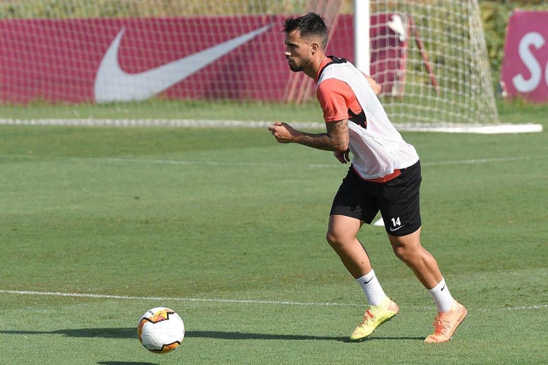 ヘスス・フェルナンデス・サエスのインスタグラム：「Aquí no se para... ➡️EuropaLeague @sevillafc」