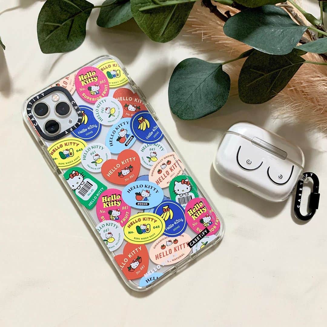 こんどうようぢのインスタグラム：「この前YouTubeで言ってた @casetify_jp の  HELLO KITTYコラボをGET〜 air pots pro のケースも casetifyのやつ。かわいい。 最近iPhoneケースはずっと このブランドしか使ってない位 お気に入りです。love.  コロナは無事快復しました。 ご心配おかけした皆様 本当に申し訳ありませんでした。」