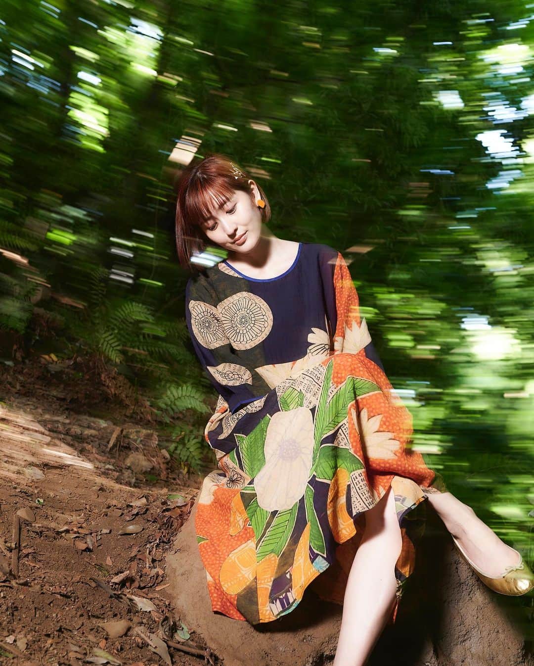 岩井七世さんのインスタグラム写真 - (岩井七世Instagram)「緑に映える和柄のワンピース。いい生地、いい模様！と、通りすがりのおばあちゃん達に褒められました💐💐涼しい素材に焼けない&冷えない袖丈がちょうどいいです。」7月27日 19時48分 - nanaseiwai
