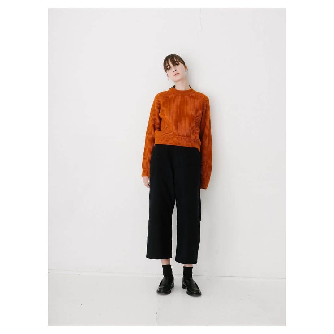 サワ タカイさんのインスタグラム写真 - (サワ タカイInstagram)「Fall/Winter 2020 Cropped Raglan Sweater in Orange Merino Buckled Cropped Pant in Navy Melton  #sawatakai #aw2020 #thread」7月27日 19時49分 - sawatakai_official