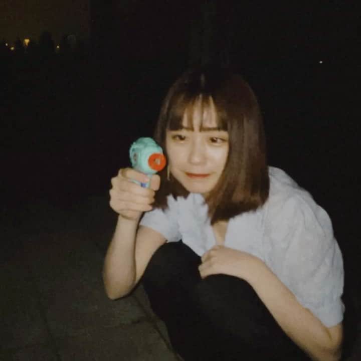 ユリナのインスタグラム：「載せようか迷ったけどさやか姫が撮ってくれたから載せちゃう(*´-`)♡ 流行りにのってシャボン玉してきたよ🔫🧼 サブのストーリー沢山dmありがとうございました🥺💞全部みたよ👀 #シャボン玉」