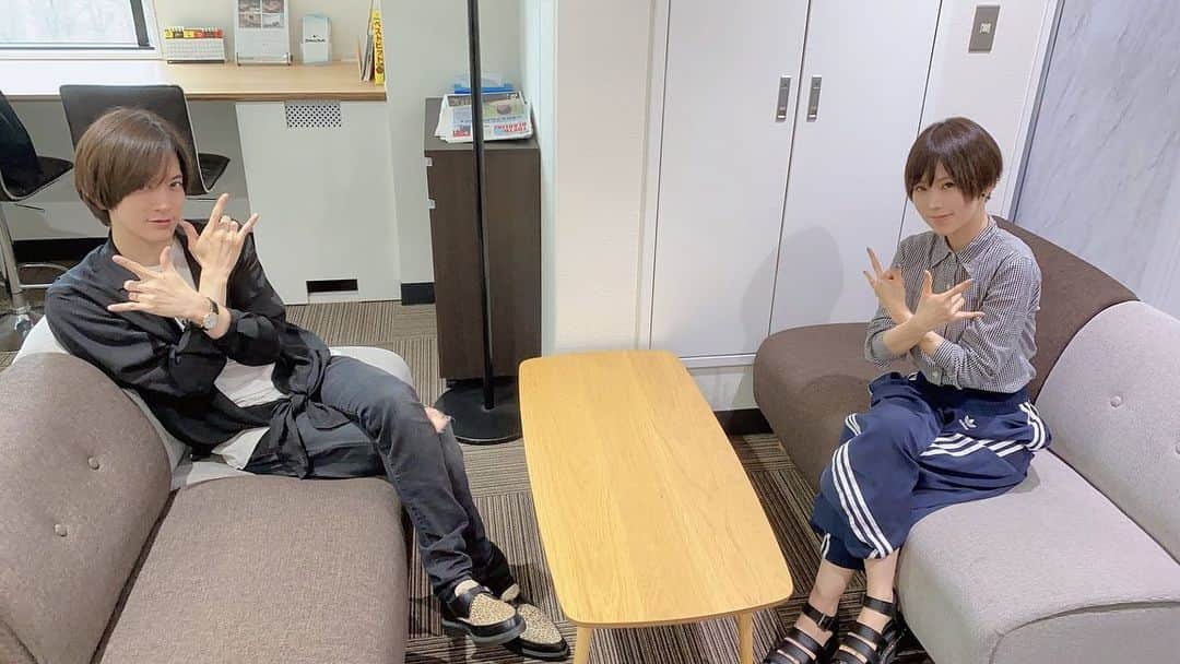 雫さんのインスタグラム写真 - (雫Instagram)「【DAIGOさん、再び】 呼んでいただきました〜 Jの犬、TOKYO FMにカチコミです 収録はいつも通り脱線しまくり押しまくりでした。オンエア楽しみ！  8月2日（日）9:30～9:55　 TOKYO FM 「太田胃散 presents DAIGOのOHAYO-WISH!!」 （FM大阪・FM愛知は、8:30～8:55） tfm.co.jp/wish/」7月27日 19時51分 - plkshizuku