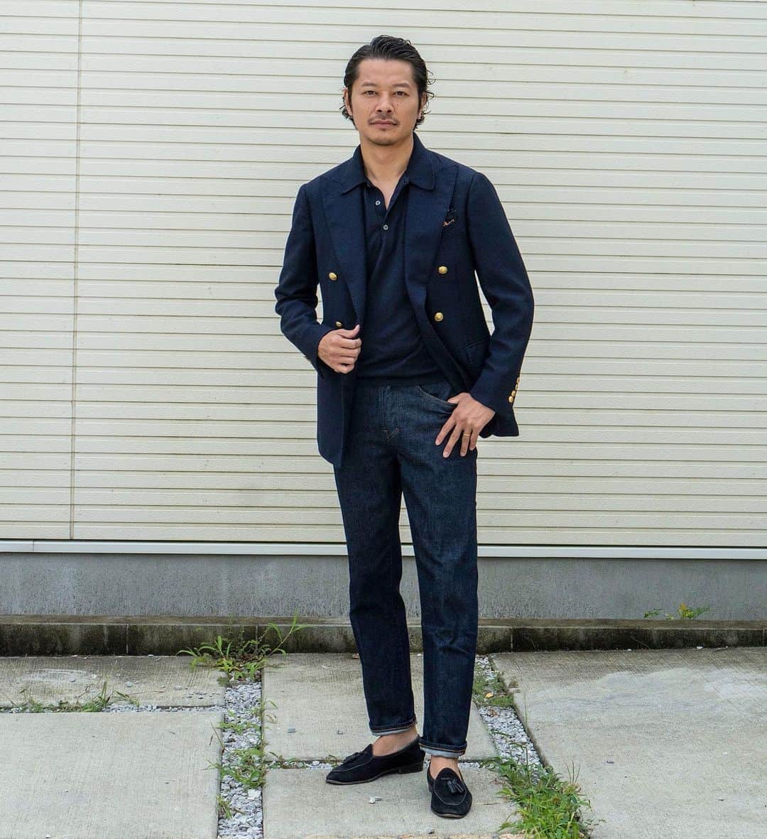 高田朋佳のインスタグラム：「Denim & jacket, total blue style...  ———————————————————————— #summerstyle #mensstyle #mensstyleguide #menswear #blazerstyle  #takadachannel #youtuber #onlyone #newcolonialstyle #jetset #singapore #luxuryresort #colonyclothing #singaporelife #singaporestyle  #lifestyle #fashion #mensfashions #dapper #igfashion #sprezzatura」