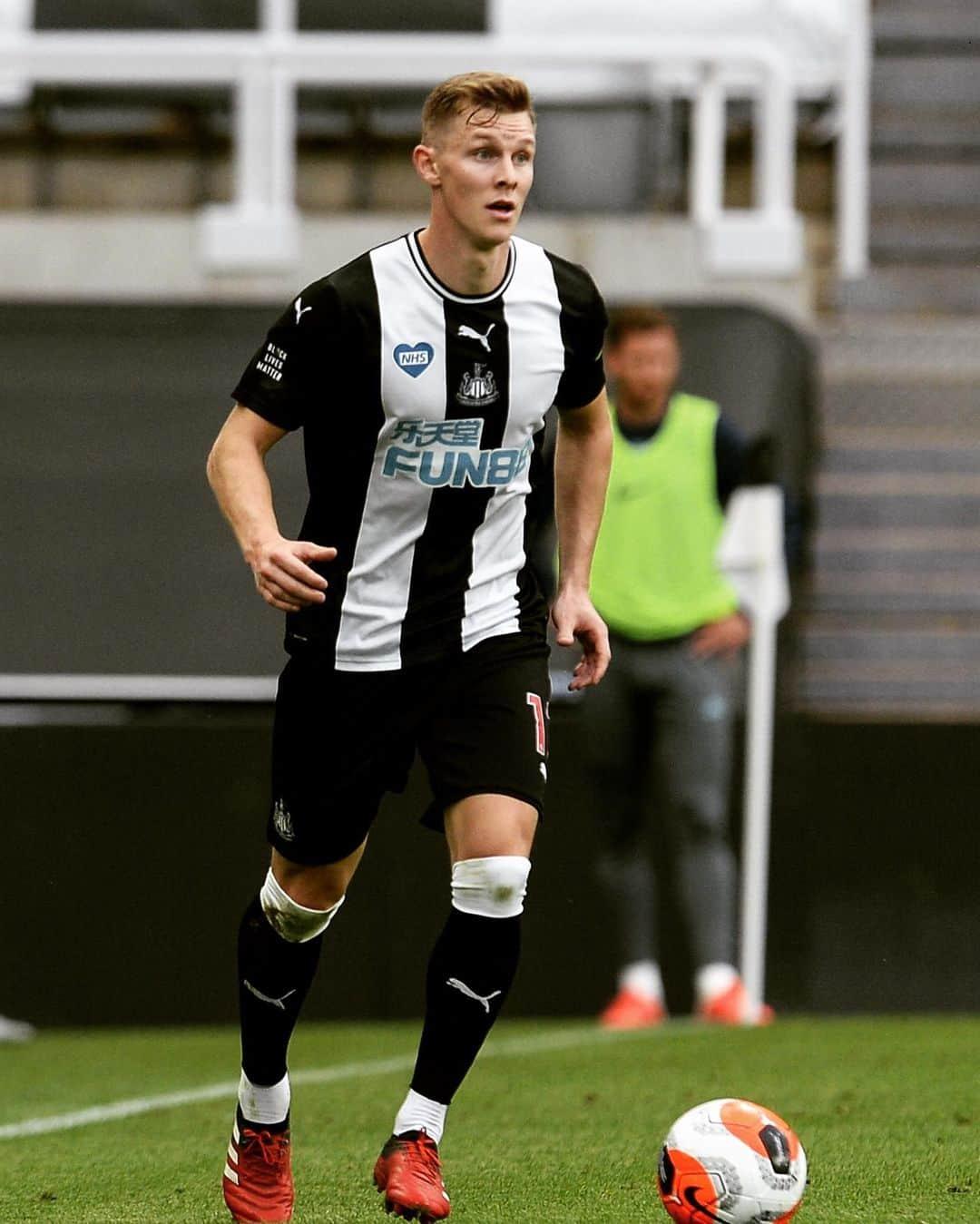 エミル・クラフトのインスタグラム：「A long season has come to an end, Thanks for all the support throughout the season and hope to see you all back in the stadium soon again! We will come back stronger ⚪️⚫️」