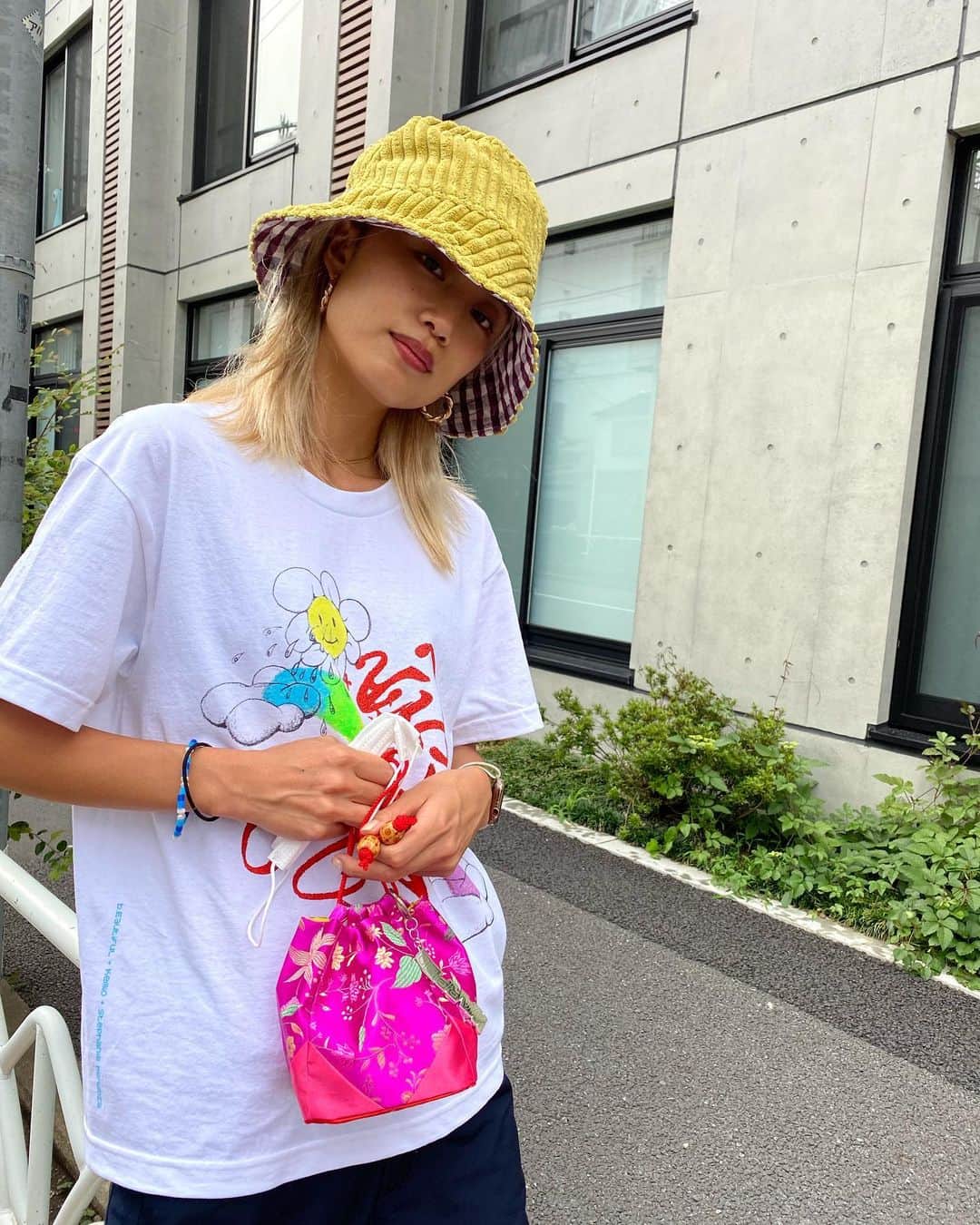 のインスタグラム：「@b.eautiful Charity Tee for LGBTQIA+ Community🌈💚 @shunkinoshita and @mmkemio 〜! ありがとう!届いたよ〜! miss you❣️」