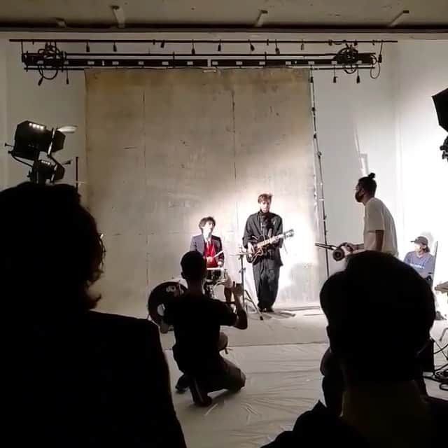 ジョサイア・ハーリーのインスタグラム：「Felt good jamming with @kaito_0413 for a special project with @lesliekeesuper! Stay tuned! This fall. #magazineshoot #fashion #music #collab #photographersofinstagram #musicianslife」