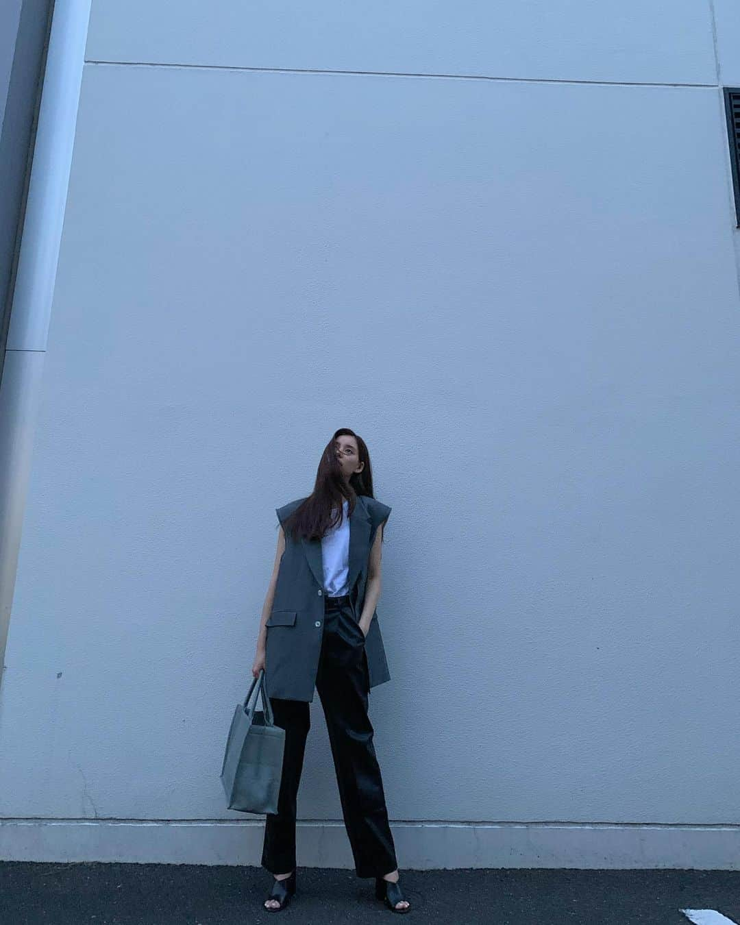 新木優子さんのインスタグラム写真 - (新木優子Instagram)「私服 tops : @hanes_japan  bottom : @lecielbleu_official  jacket : @soduk_official  bag : @dior   撮影の時だけマスク外しています🙇🏻‍♀️✨」7月27日 20時05分 - yuuuuukko_