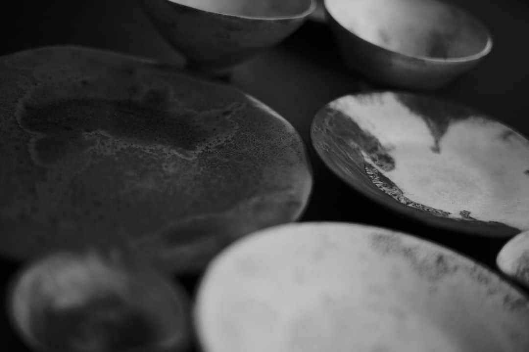 綾野剛さんのインスタグラム写真 - (綾野剛Instagram)「potter : YUKO IKEDA @yuko_ikeda_pottery photo by @go_ayano_official  #池田優子 #陶芸 #optimistic #Lifecare」7月27日 20時07分 - go_ayano_official