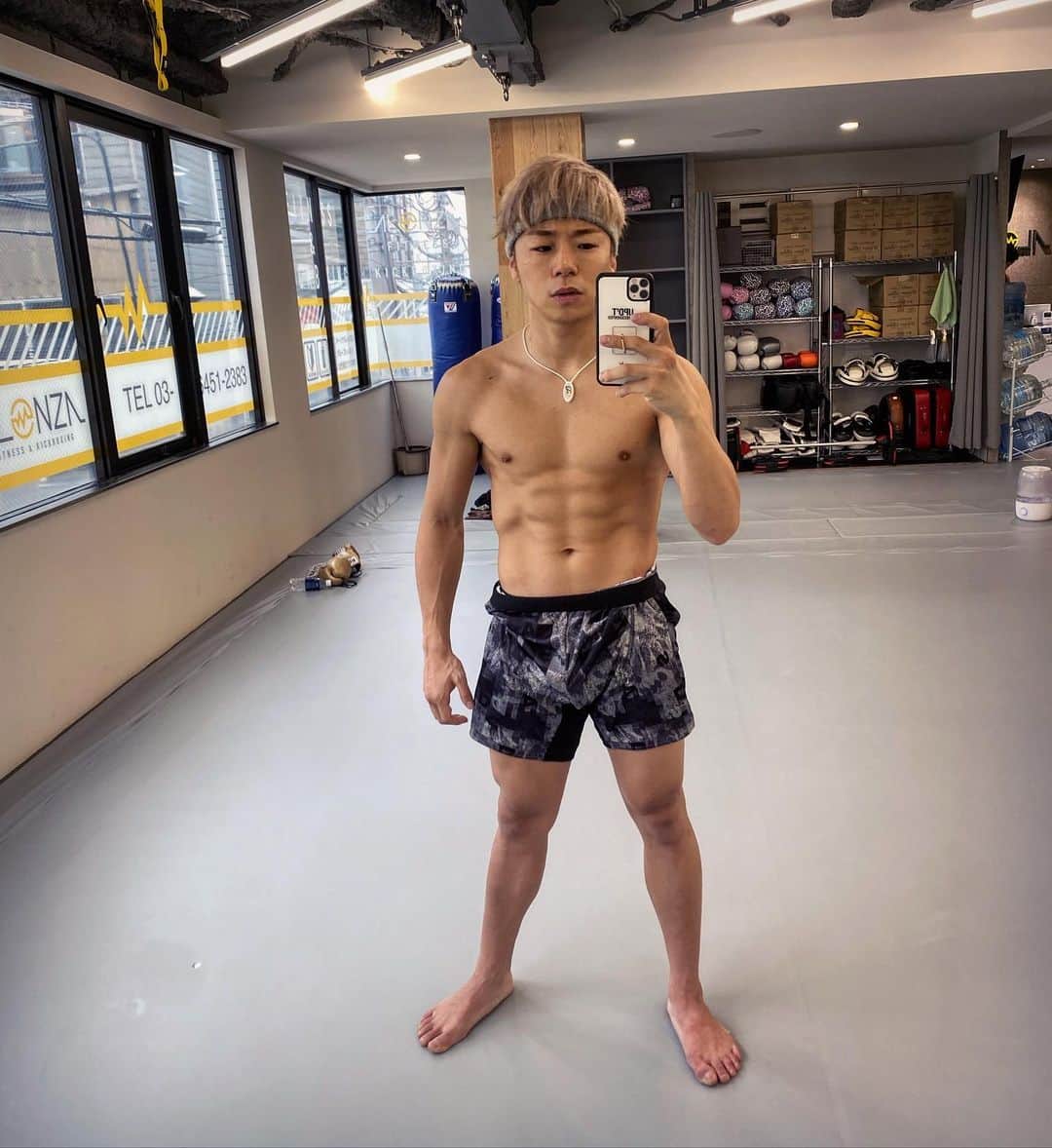 武尊さんのインスタグラム写真 - (武尊Instagram)「焦らず一歩ずつ。 今日も感謝🙏  @alonza_fitness_kickboxing」7月27日 20時09分 - k1takeru