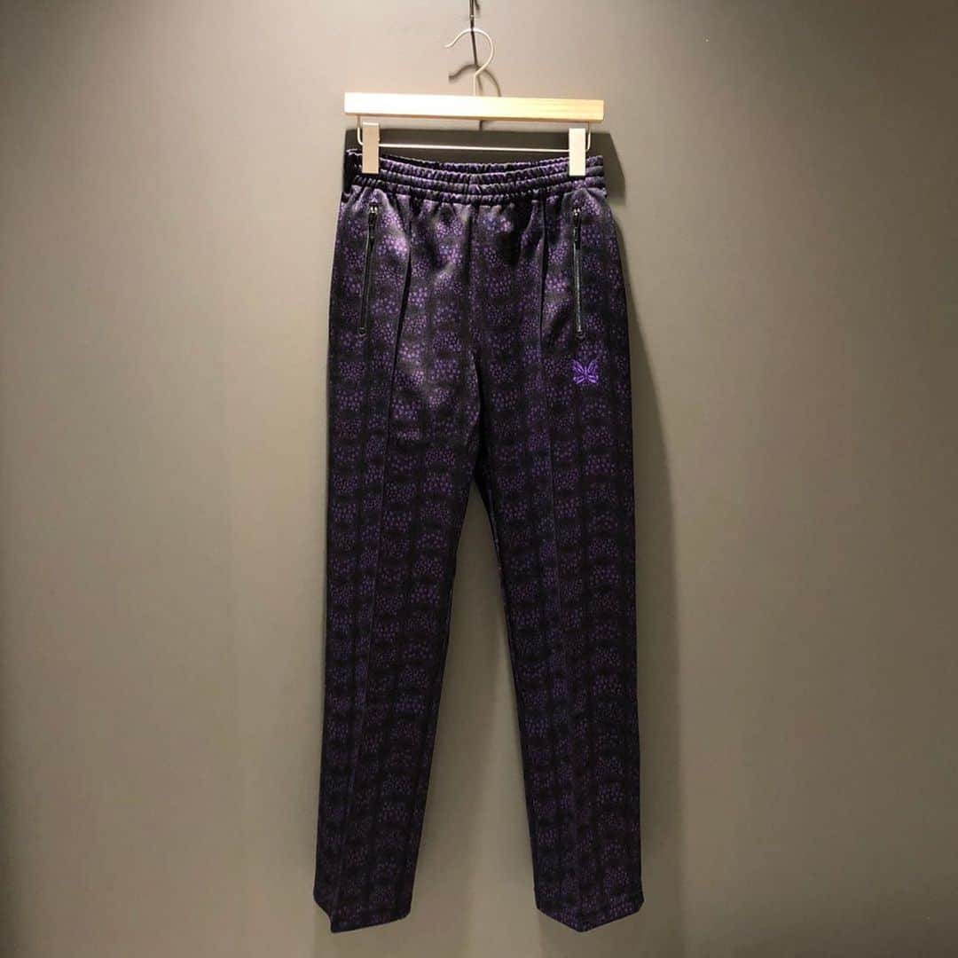 のインスタグラム：「＜Needles＞ Womens Track Pants BEAMS JAPAN 3F @beams_japan #needles #beams #beamsboy #beamsjapan #beamsjapan3rd Instagram for New Arrivals Blog for Recommended Items #japan #tokyo #shinjuku #fashion #mensfashion #womensfashion #日本 #東京 #新宿 #ファッション#メンズファッション #ウィメンズファッション #ビームス #ビームスジャパン」