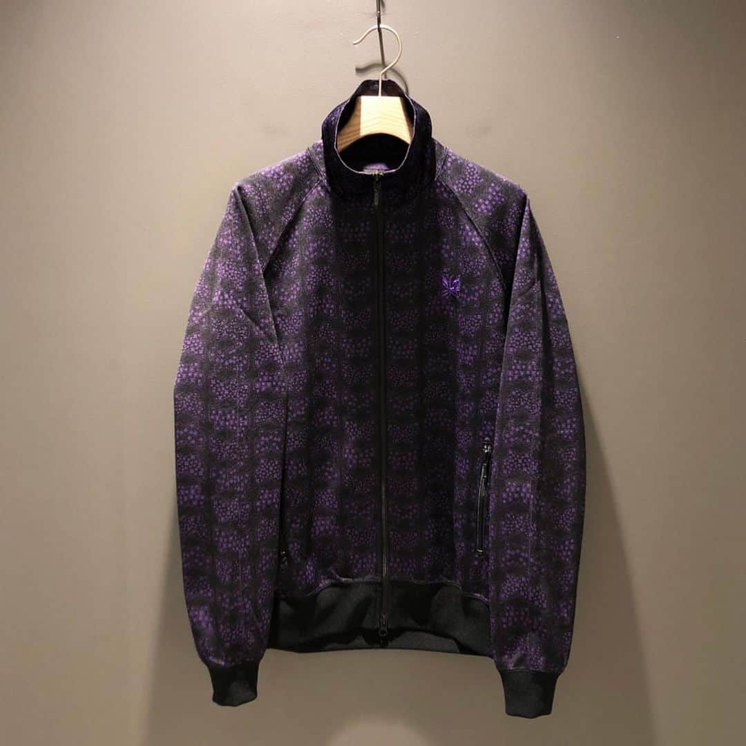 のインスタグラム：「＜Needles＞ Womens Track Jacket BEAMS JAPAN 3F @beams_japan #needles #beams #beamsboy #beamsjapan #beamsjapan3rd Instagram for New Arrivals Blog for Recommended Items #japan #tokyo #shinjuku #fashion #mensfashion #womensfashion #日本 #東京 #新宿 #ファッション#メンズファッション #ウィメンズファッション #ビームス #ビームスジャパン」