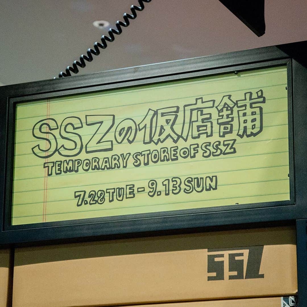 ビームスさんのインスタグラム写真 - (ビームスInstagram)「"TEMPORARY STORE OF SSZ" 7/28 Tue Open !!! at RAYARD MIYASHITA PARK ( Shibuya )  @beams_mens_casual 7/28（火）RAYARD MIYASHITA PARK に「TEMPORARY STORE OF SSZ」がオープンします！  ディレクターの加藤がSSZとして店舗を構える気持ちで名付けたTEMPORARY STORE、すなわちSSZの仮店舗とい意味が込められてた店舗では、ここでしか手に入らない、アーティストやブランドとのコラボ商品やオリジナルアイテムが店内を彩ります。  独特の世界観をぜひお楽しみください！  「RAYARD MIYASHITA PARK」の入館に関して  館内混雑を避けるため、7/28（火）から当面の間は、事前予約制・入場制限を実施いたします。  ご来店前に必ず下記「MIYASHITA PARK」公式ウェブサイト内【開業日と事前予約制に関するお知らせ】をご確認お願いいたします。 https://www.miyashita-park.tokyo/  また、「TEMPORARY STORE OF SSZ」においても、店頭混雑時は整理券配布等でご来店をお待ちいただく場合がございます。  お時間にゆとりを持ったご来店のご協力をお願い致します。  #beams #ビームス #SSZ #エスエスズィー #渋谷 #宮下公園 #RAYARDMIYASHITAPARK」7月27日 20時15分 - beams_official