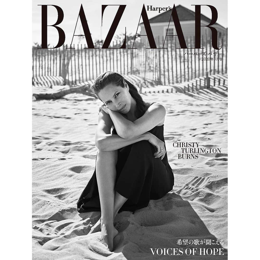 Harper's BAZAAR Japanさんのインスタグラム写真 - (Harper's BAZAAR JapanInstagram)「最新号の定期購読版カバーはモデルのクリスティ・ターリントンのモノクロのカット。“Voices of HOPE”がテーマのハーパーズ バザー9月号は現在発売中です。 Photo: @mario_sorrenti  #ハーパーズバザー #最新号 #クリスティターリントンバーンズ #カバーガール #定期購読 #ファッション誌 #表紙 #harpersbazaar #harpersbazaarjapan #christyturlington #covergirl #fashionmagazine #subscribe #septemberissue」7月27日 20時21分 - harpersbazaarjapan