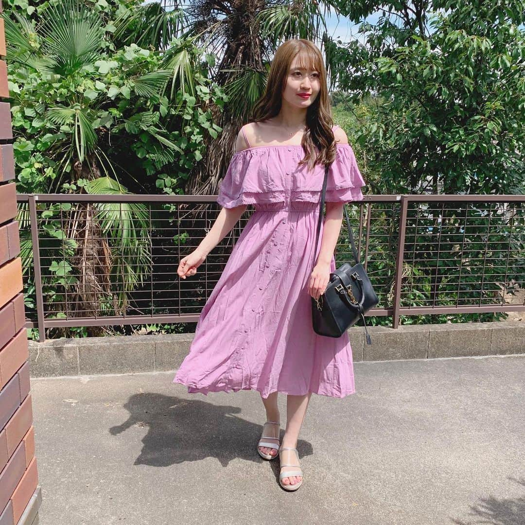 沢井里奈さんのインスタグラム写真 - (沢井里奈Instagram)「♡ . @Valmuer_official さんの オフショルフレアドレス👗🌸 . パープルの色味が可愛すぎます🥺💜 ウエストがゴムでギュッとなっているので シルエットもとても綺麗☺️💓💓 . . #さわーコーデ 🌷✨ . onepiece♡ #Valmuer sandals♡ #diana bag♡ #ysl . . #valmuer_official #ヴェルムーア」7月27日 20時33分 - sawairina