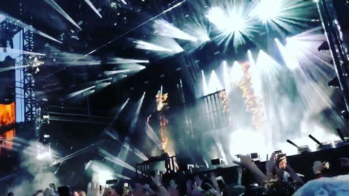 のインスタグラム：「🔥MARTIN GARRIX @ FUJI ROCK ‘19🔥 . 2019年07月27日。伝説のフジロック来日から1年。豪雨にも負けない熱狂のプレイを体感させてくれたMARTINが再び我々に会いに来てくれる日を願って🙏 MARTIN, HOPE TO SEE YOU SOON ❤️ FROM JAPAN🇯🇵 . 🎵 Martin Garrix & Matisse & Sadko - Together _ #THROWBACKJAPANSHOWS #MARTINGARRIX #fujirock #edm #DJ #garrixers #ギャリクサー #マーティンギャリックス #洋楽好き #洋楽好きと繋がりたい #洋楽」