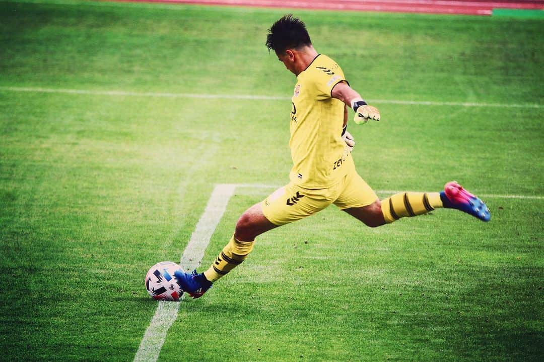 ファンティーニ燦のインスタグラム：「Keep going forward. We need 3 points.  #fukushima#fukushimaunitedfc#GK#fight#never#stop#forza#non#mollare#mai#🔴⚫️」