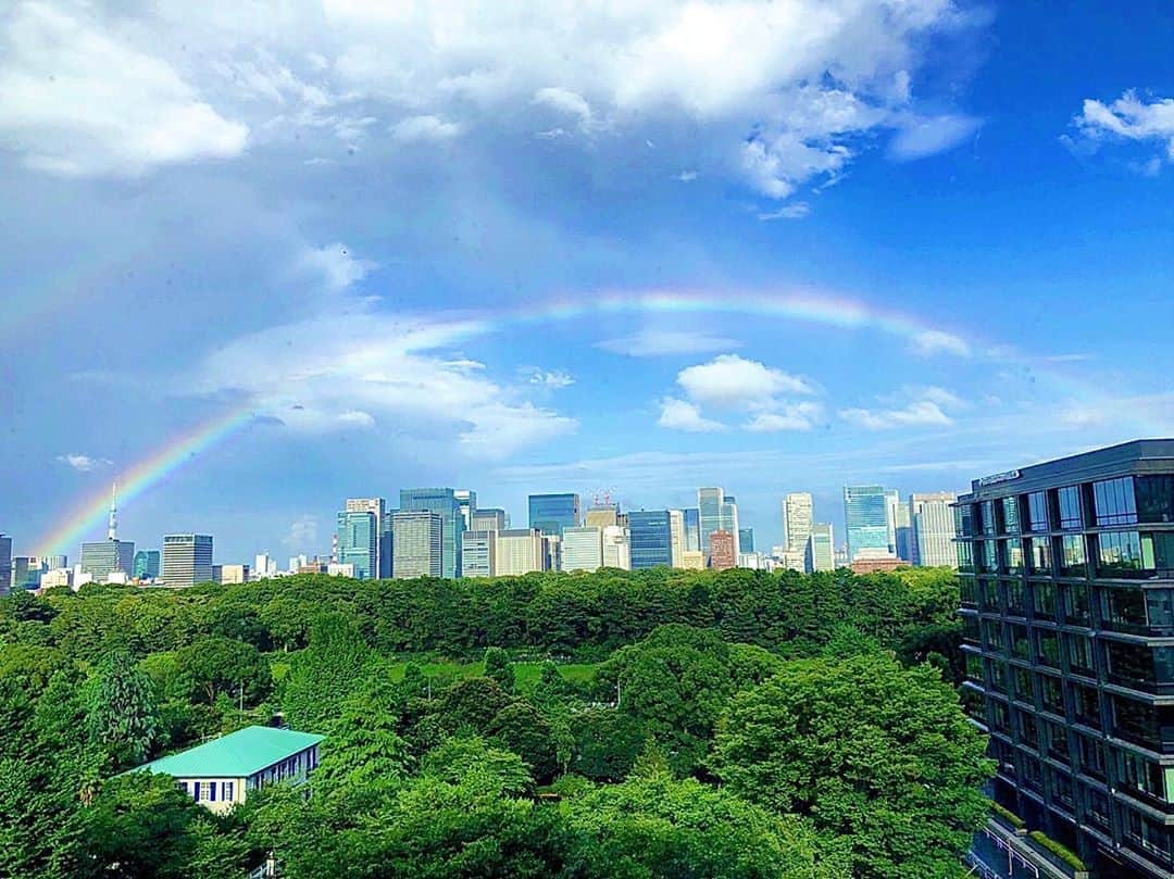鈴木蘭々さんのインスタグラム写真 - (鈴木蘭々Instagram)「きれい☺️🌈✨  #虹 #rainbow  #綺麗なものは心も綺麗にしてくれる #綺麗なものは心を豊かにもしてくれる #しかしこんな都会にもこんなに大きな虹がかかるとは👀 #凄いねぇ」7月27日 20時35分 - lanlan_suzuki