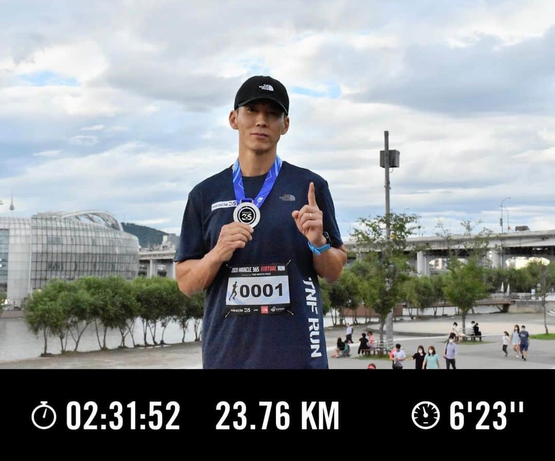 ジヌションさんのインスタグラム写真 - (ジヌションInstagram)「🏃‍♂️ 미라클365 버츄얼런 4번째 인증  21KM 만 뛰려고 했는데 23km 3,km,5km,10km.21km 모두 인증 완료 장애어린이들을 응원하며 열심히 달렸다!  2020 MIRACLE365 VIRTUAL RUN Partnership with THE NORTH FACE 우리는 달린다 ANYTIME ANYWHERE 대한민국 러너들이 장애어린이들을 위해 달립니다!  #미라클365버츄얼런 #미라클365 #노스페이스 #에코티셔츠 #푸르메재단 #메달고」7月27日 20時51分 - jinusean3000