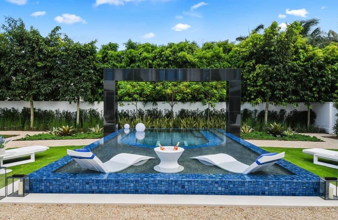 HGTVさんのインスタグラム写真 - (HGTVInstagram)「Happy Monday... who else would rather be chilling here? 🙋‍♂️ 🥂 🙋‍♀️ This Palm Beach, Florida courtyard is just one of the gorgeous spaces featured in the HGTV Ultimate House Hunt: Outdoor Escapes section. 🏝 ⁠💦⁠ ⁠ Tour amazing homes for sale in eight different categories and vote for your favorites. 🗳 After you vote, be sure to enter the sweepstakes for your chance to win $10,000. 💸⁠ ⁠ From stunning swimming pools to immaculately manicured gardens, vote for your favorite Outdoor Escape at the link in our bio. 🔝⁠ ⁠ NO PURCHASE NECESSARY. Ends 8/4. To enter and for details visit HGTV.com/HouseHunt⁠ ⁠ #HGTVultimatehousehunt #ultimatehousehunt #design #interiordesign⁠」7月27日 21時01分 - hgtv