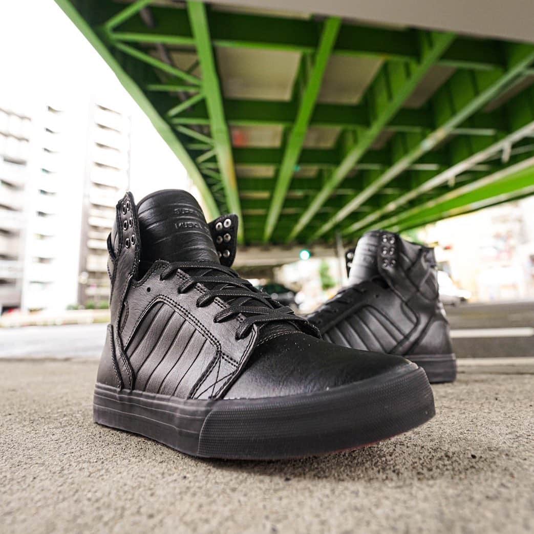 のインスタグラム：「. 【SKYTOP CLASSICS】 . “SKYTOP CLASSICS / BLACK LEATHER RED SOLE” . In store &Online. , #suprafootweartokyo #skytop #sneaker」