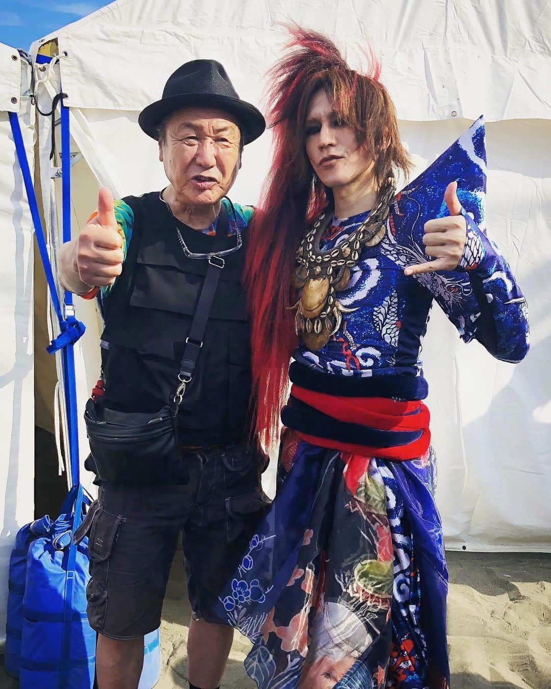 SUGIZOさんのインスタグラム写真 - (SUGIZOInstagram)「山本寛斎さん・・・。  残念でなりません。 既成概念をぶち壊し続けてきた、その長く険しい軌跡の最終章でご一緒させていただいた素晴らしいプロジェクトは、生涯忘れません。 寛斎さんの偉大な業績とその信念はファッション＆アートの枠を超え、日本が誇る文化として永遠に輝き続けるはずです。  心より御冥福をお祈り致します。」7月27日 21時05分 - sugizo_official