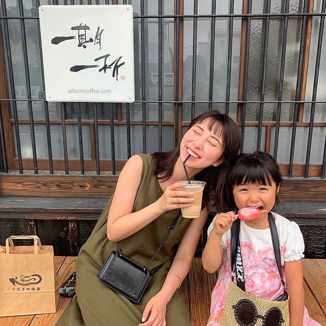 のインスタグラム：「.  ❤️  📍八女市『うなぎの寝床』 地域の特産品とか作家さんの作品や雑貨が販売されてて、色々と欲しくなった♡  アダチコーヒーも入ってました☕️  . .  #八女市 #うなぎの寝床 #一期一杯#cafe #アダチコーヒー #八女カフェ#雑貨 #えりなの八女旅日記  ※人混みを避けてマスクを外しています」