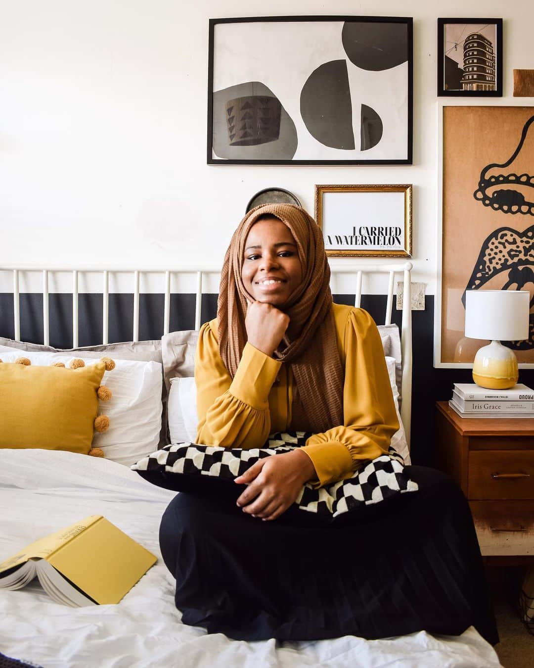 Grace Bonneyのインスタグラム：「Hi everyone! I’m Medina from @grillodesigns! I’m a Black British Muslim Interior stylist, DIY blogger, Author, Content Creator (a mouthful I know, but it basically just means I wear many different hats😅).  . I actually worked as a nurse/midwife previously but made the decision last year to switch careers and pursue design instead ( I still can’t believe I did it be honest, but I don’t regret it at all!)  . I really enjoy showing people ways to make the most of their homes. I rent my current home, and for years I believed that because it was rented I shouldn’t  decorate it or make it look nice. I was wrong of course (and starting to get very fed up magnolia walls and weathered  carpets) . A home should feel like a home... regardless of who owns it! On the back of that Idea, I wrote a book called Home Sweet Rented Home and started the @howirent_ series:  a platform that celebrates renters from all over decorating their homes.  . I’m really looking forward  to hanging out with you today and tomorrow on stories. I also have an exciting Q &A live tonight with another fellow creatives and renter @thevitamindproject. Head to stories later today for more details 😊」