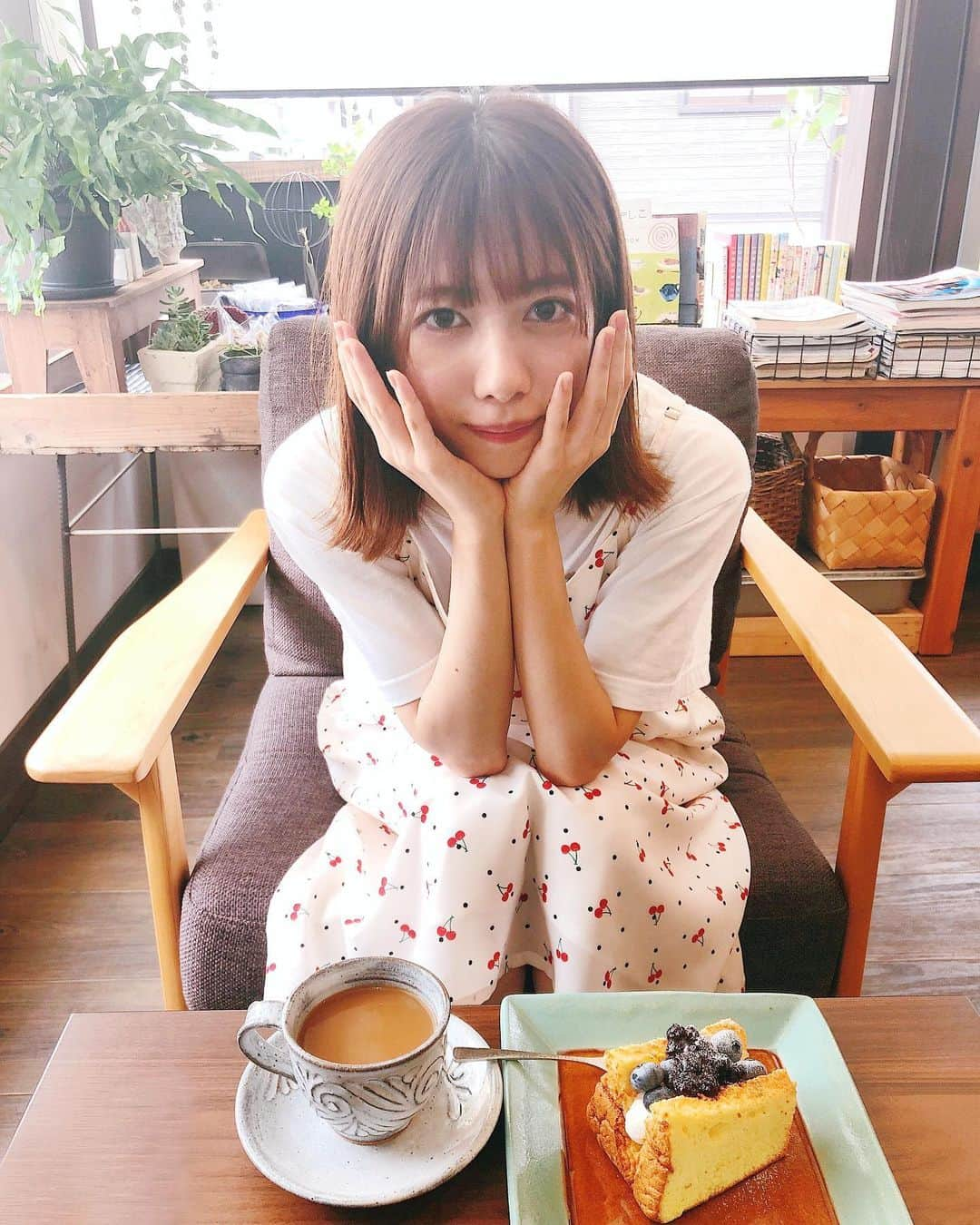 真山りかさんのインスタグラム写真 - (真山りかInstagram)「.﻿ ﻿ ﻿ ABSラジオ﻿ タマリバ「エビ中のいと恋しあきた」の﻿ ロケで秋田へ🌾♡ ﻿ ﻿ おやつ休憩で﻿ 久しぶりのカフェ〜幸せだった😭😭﻿ ﻿ 放送は今週金曜日22時から！﻿ またストーリーで告知する！﻿ ﻿ #秋田カフェ﻿ #radio﻿ ﻿ #まやまにあ﻿ ﻿ .﻿ ﻿ ﻿ ﻿」7月27日 21時22分 - ma_yama_official